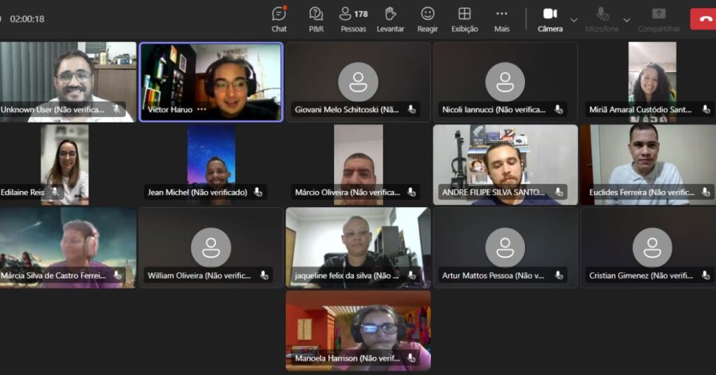 Captura de tela de uma reunião online com participantes em vídeo e áudio desligado, realizada na plataforma Microsoft Teams, durante uma mentoria do programa DIO Campus Expert.